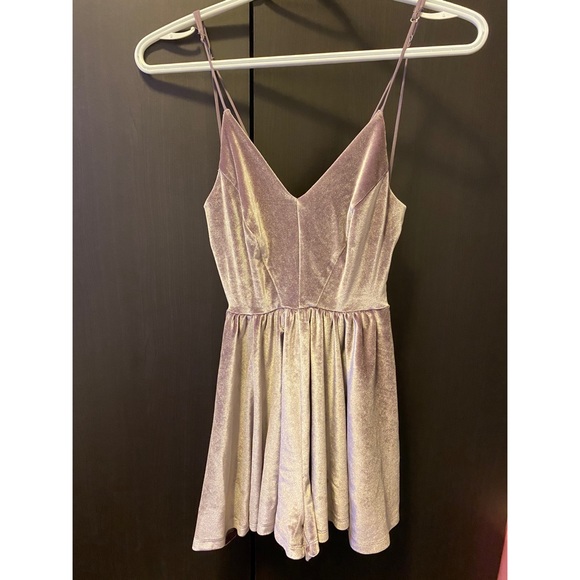 ⚠️SOLD⚠️ Silence+Noise Velvet Romper - Picture 4 of 6